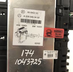 MERCEDES-BENZ 05045139 05045135 05045131 Fuse box MERCEDES-BENZ SL-CLASS (R230) (2001-2012) — thumbnail 4