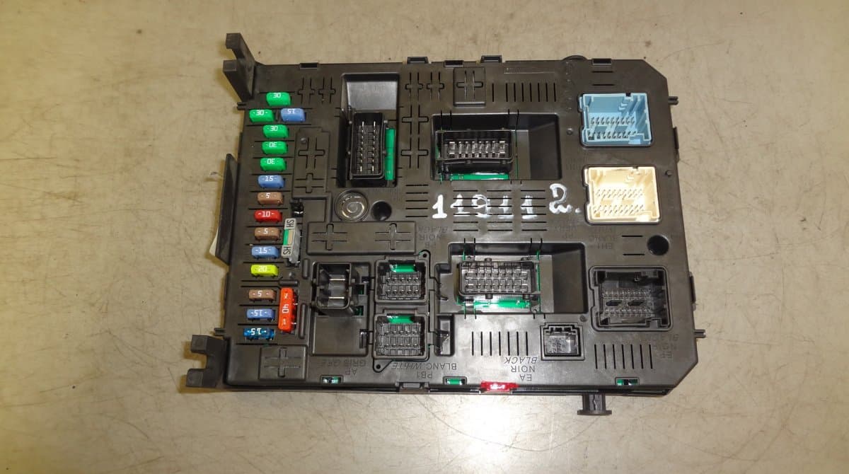 PEUGEOT 9666895680 Fuse box PEUGEOT 3008 I (T84) (2009-2016)
