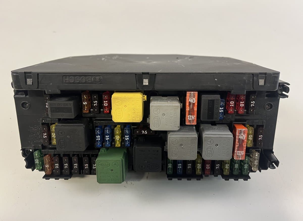 MERCEDES-BENZ A2129003614 F005V01305 Fuse box MERCEDES-BENZ E-CLASS (W212) (2009-2016)