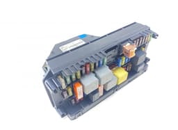 MERCEDES-BENZ F005V01064 F005V01024 F005V01303 F005V01025 F005V01202 F005V01063 F005V01059 Fuse box MERCEDES-BENZ C-CLASS (W204) (2007-2013) — thumbnail 1