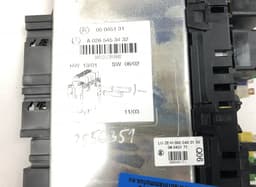 MERCEDES-BENZ 05045139 05045135 05045131 Fuse box MERCEDES-BENZ SL-CLASS (R230) (2001-2012) — thumbnail 2