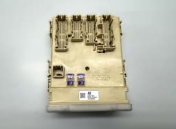 TOYOTA 8273042750B Fuse box TOYOTA RAV 4 IV (XA40) (2012-2019) — thumbnail 2