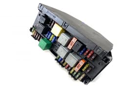 MERCEDES-BENZ F005V01064 F005V01024 F005V01303 F005V01025 F005V01202 F005V01063 F005V01059 Fuse box MERCEDES-BENZ C-CLASS (W204) (2007-2013) — thumbnail 1