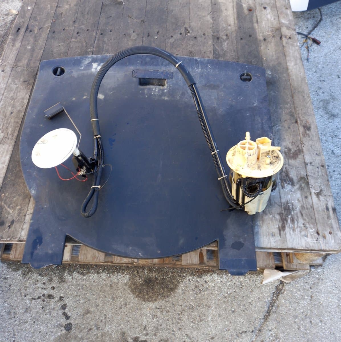 VOLVO 8621966 Fuel delivery pump VOLVO XC90 I (2002-2014)