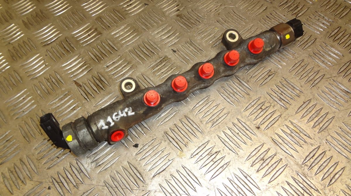 TOYOTA Fuel Distributor / fuel rail TOYOTA AVENSIS (T270) (2009-2018)