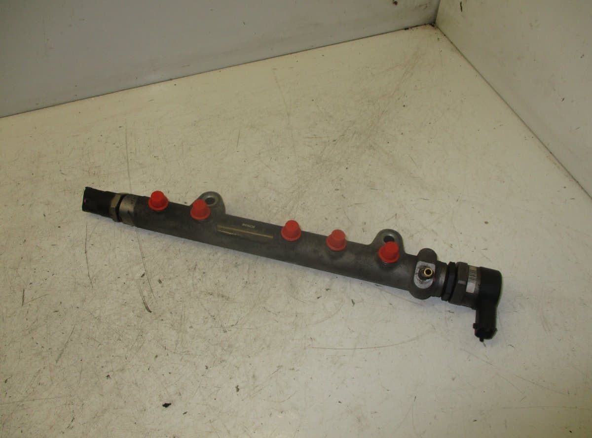 TOYOTA 0445214133 Fuel Distributor / fuel rail TOYOTA YARIS II (XP90) (2005-2013)