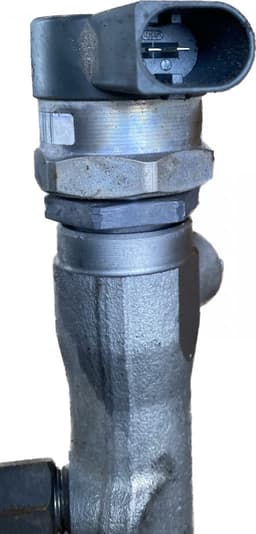BMW Fuel Distributor / fuel rail BMW 5 (E60, E61) (2003-2010) — thumbnail 2