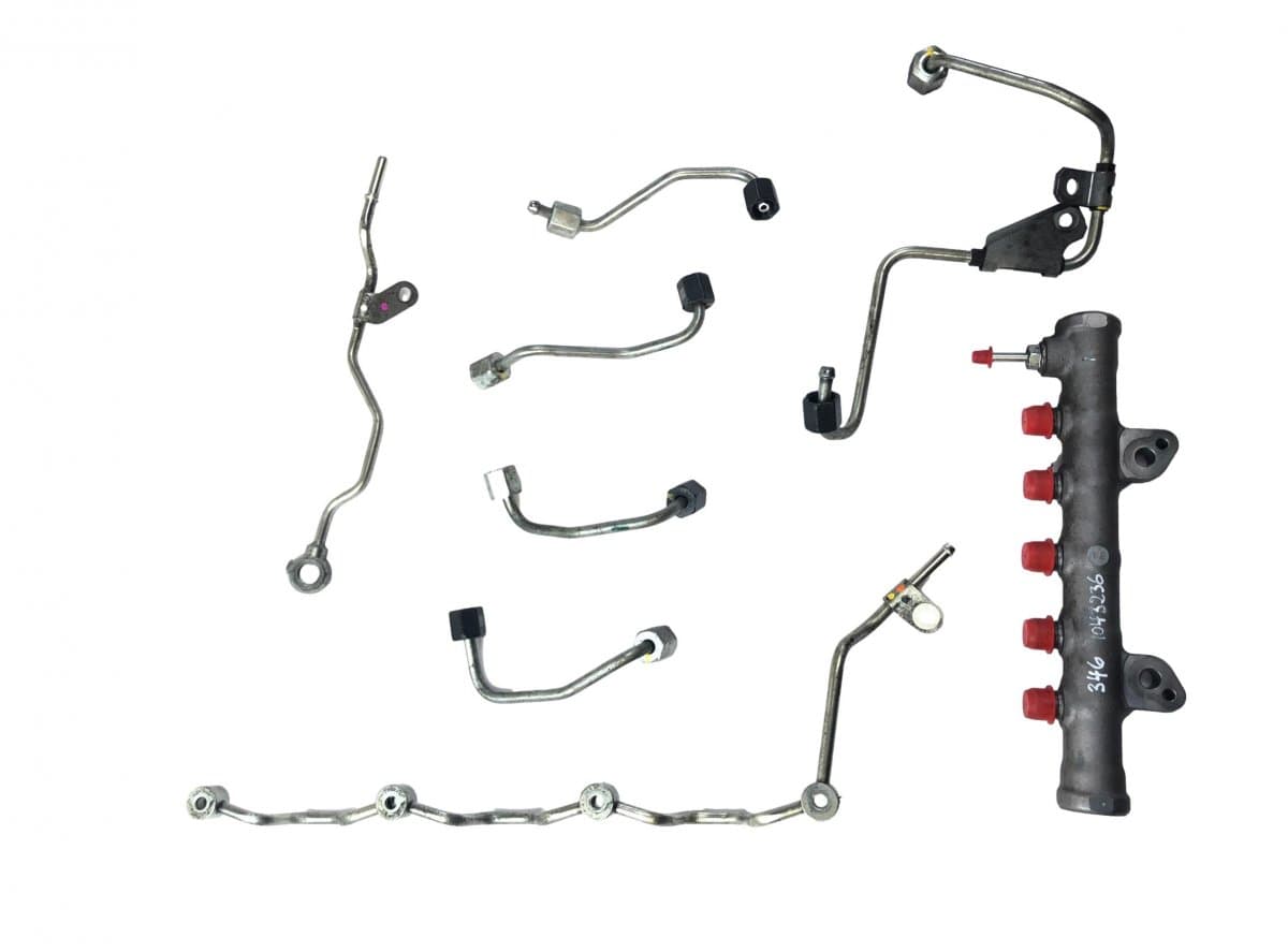 TOYOTA 238100E020 Fuel Distributor / fuel rail TOYOTA HILUX VIII (AN110, AN120, AN130) (2015-)