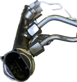 BMW Fuel Distributor / fuel rail BMW 7 (F01, F02) (2008-2016) — thumbnail 2