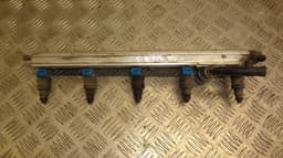 VOLVO Fuel Distributor / fuel rail VOLVO S70 / V70 / C70 (P80) (1996-2005) — thumbnail 1