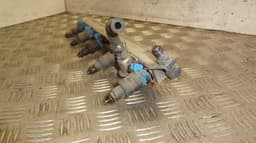 VOLVO Fuel Distributor / fuel rail VOLVO S70 / V70 / C70 (P80) (1996-2005) — thumbnail 2