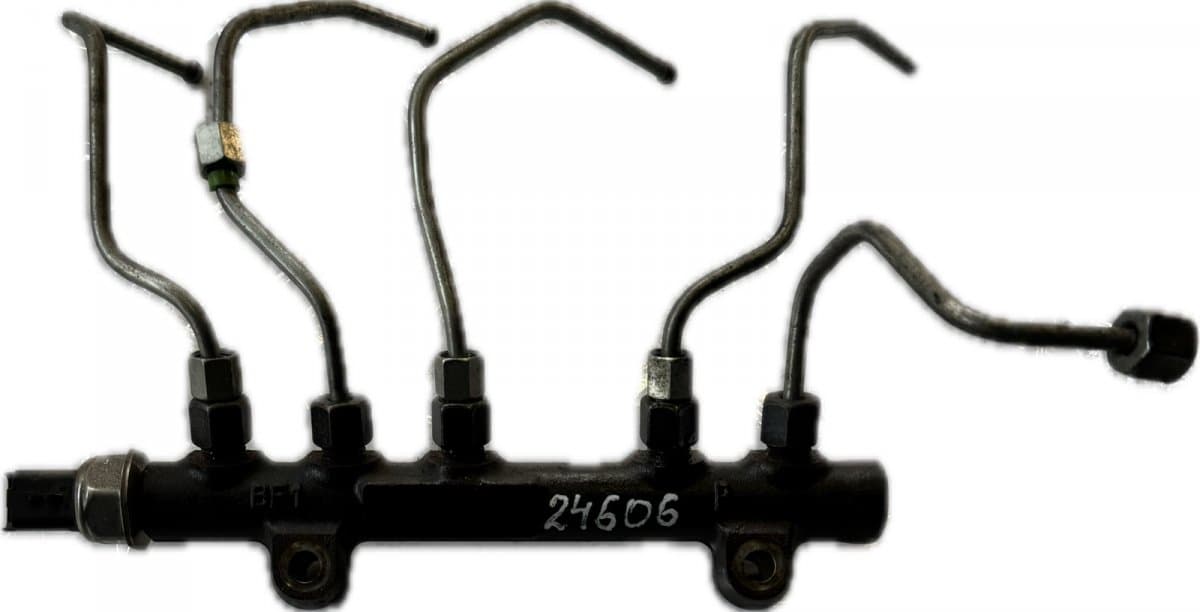 VOLVO Fuel Distributor / fuel rail VOLVO V40 (2012-2019)