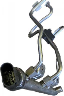 BMW Fuel Distributor / fuel rail BMW 7 (F01, F02) (2008-2016) — thumbnail 3