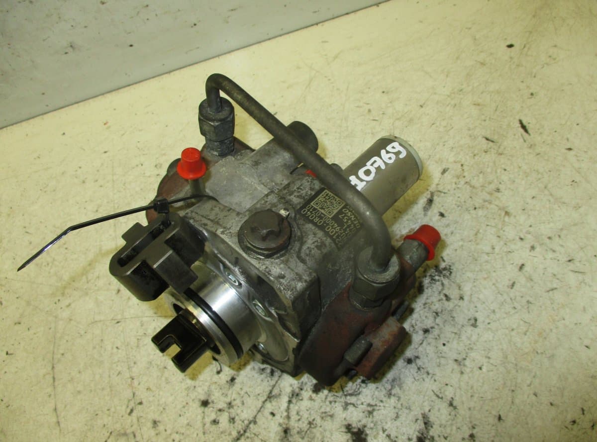 TOYOTA Fuel injection pump, diesel TOYOTA AVENSIS (T270) (2009-2018)