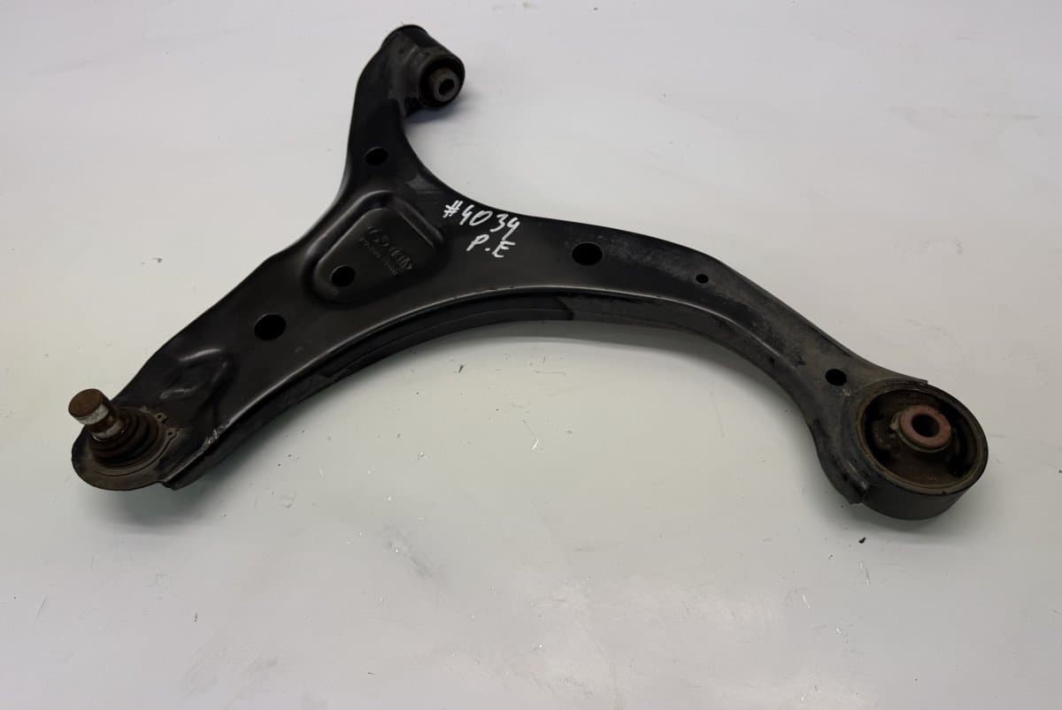 KIA 545012P000 Front Axle Track Control Arm lower Right KIA SORENTO II (XM) (2009-2015)