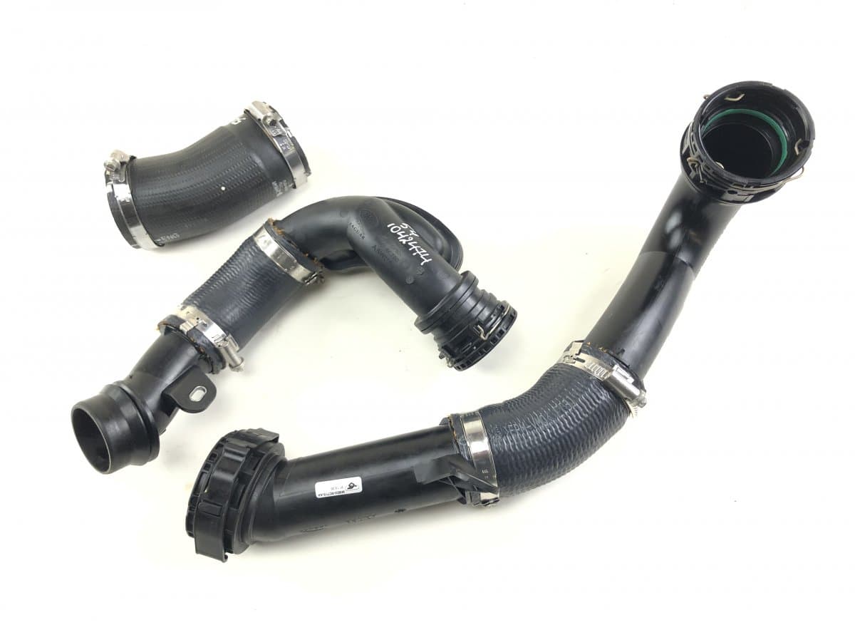 LAND ROVER LR142477 Intercooler pipe left LAND ROVER EVOQUE II (L551) (2018-)