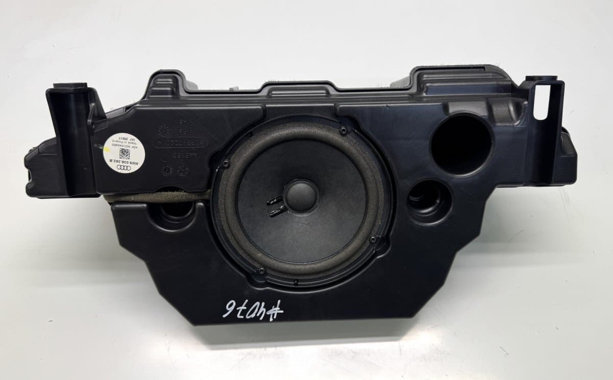 AUDI 8W9035382B Subwoofer AUDI A4 (8W, B9) (2015-)
