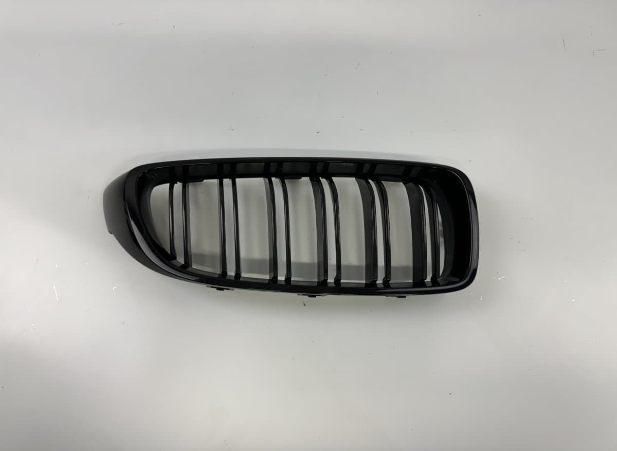 BMW 8068582 2352812 Radiator Grille right part BMW 3 (F30, F31, F34, F80) (2011-2019)
