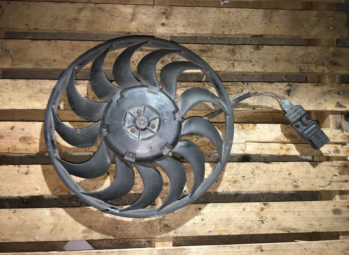 VOLVO Radiator Fan Electric VOLVO V70 II / XC70 I (P80) (2000-2007)