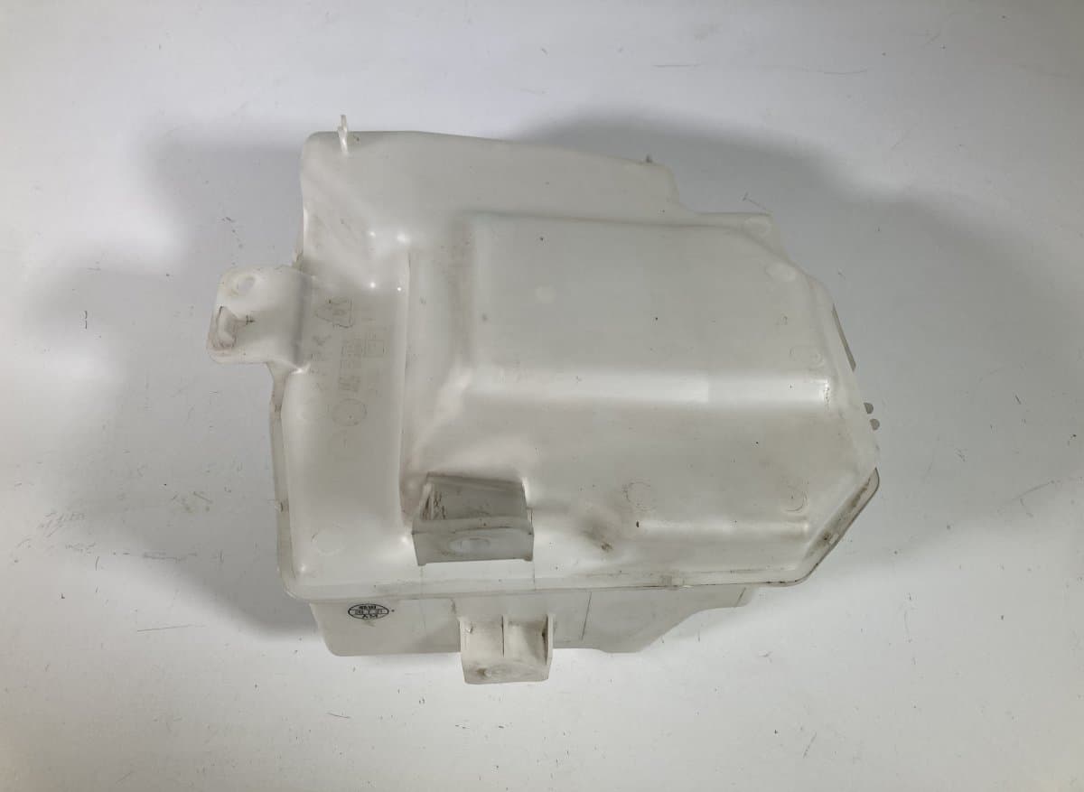 MITSUBISHI 8260A405 Window washer reservoir MITSUBISHI OUTLANDER III (GG, GF, ZJ, ZK, ZL) (2012-2021)