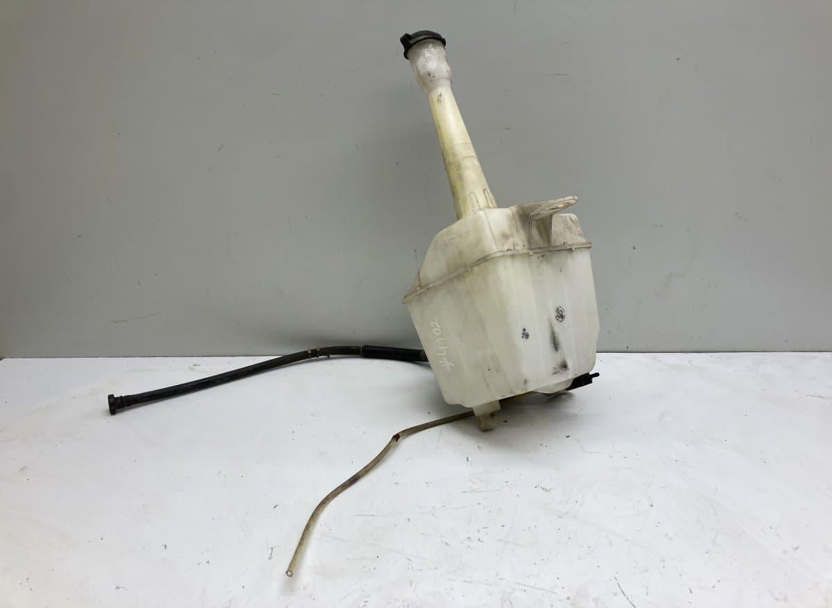 TOYOTA 060351833 Window washer reservoir TOYOTA HIACE / GRANVIA (XH10, XH20) (1995-2004)
