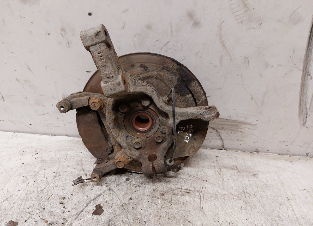 NISSAN Wheel bearing housing front left NISSAN X-TRAIL II (T31) (2007-2013)