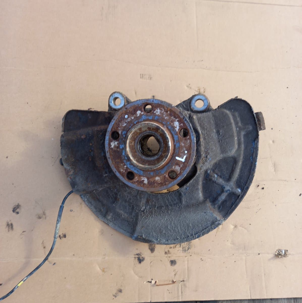 VOLVO Wheel bearing housing front left VOLVO XC90 I (2002-2014)