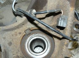 NISSAN Wheel bearing housing front left NISSAN QASHQAI II (J11) (2013-2021) — thumbnail 4