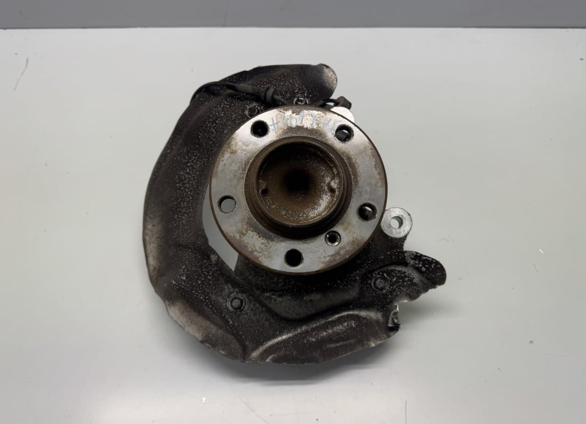 BMW 679228504 Wheel bearing housing front left BMW 1 (F20, F21) (2011-2019)
