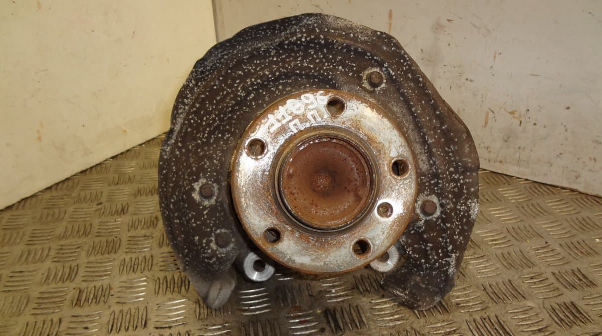 BMW 6799098 Wheel bearing housing front right BMW 4 (F32, F33, F36, F82, F83) (2013-2020)