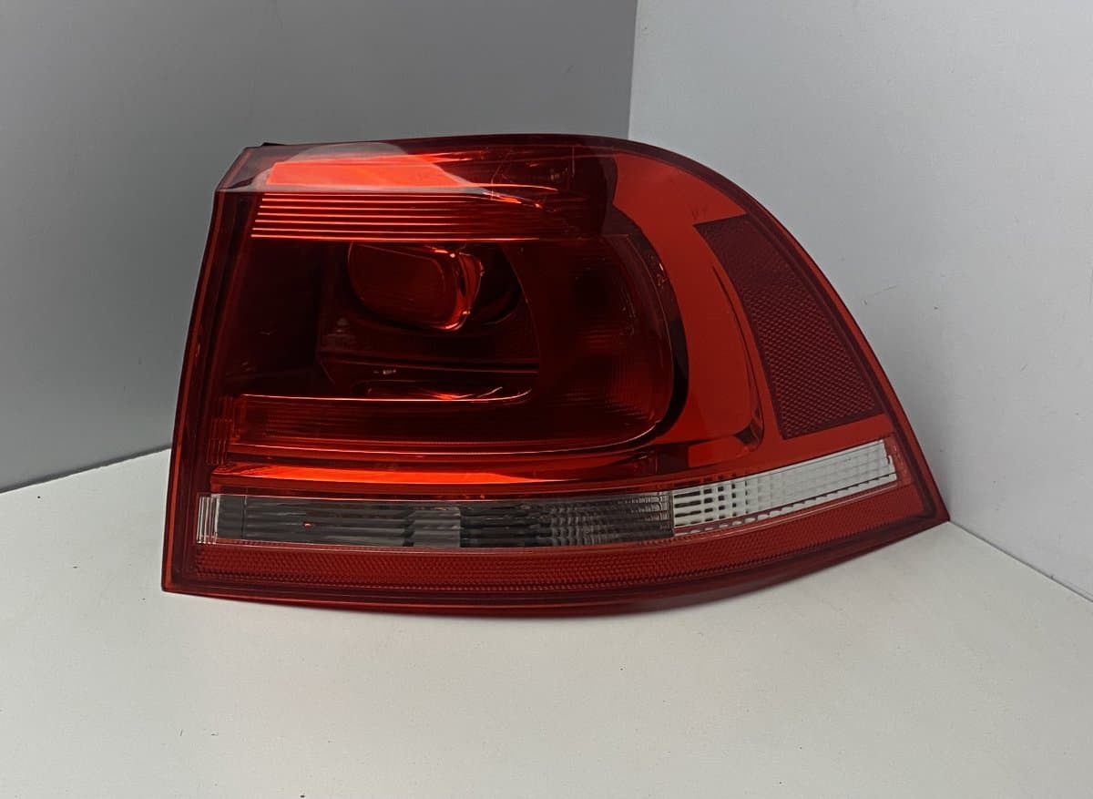 VW 7P6945096D Tail light, right VW TOUAREG II (7P) (2010-2018)