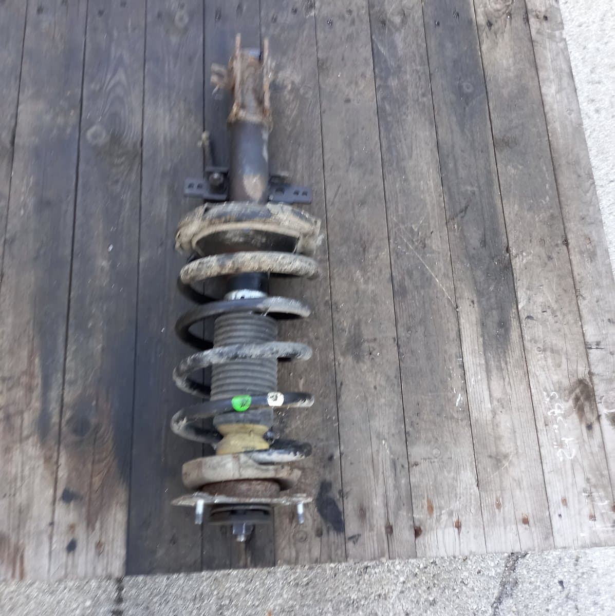 VOLVO Suspension Leg Front Left VOLVO XC90 I (2002-2014)
