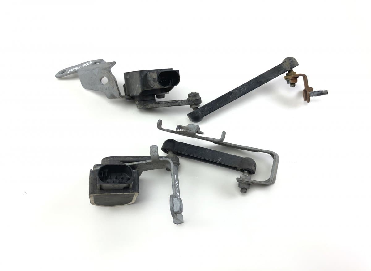VOLVO 32221958 Suspension level sensor front left VOLVO XC40 / EX40 / EC40 (536, 539) (2017-)