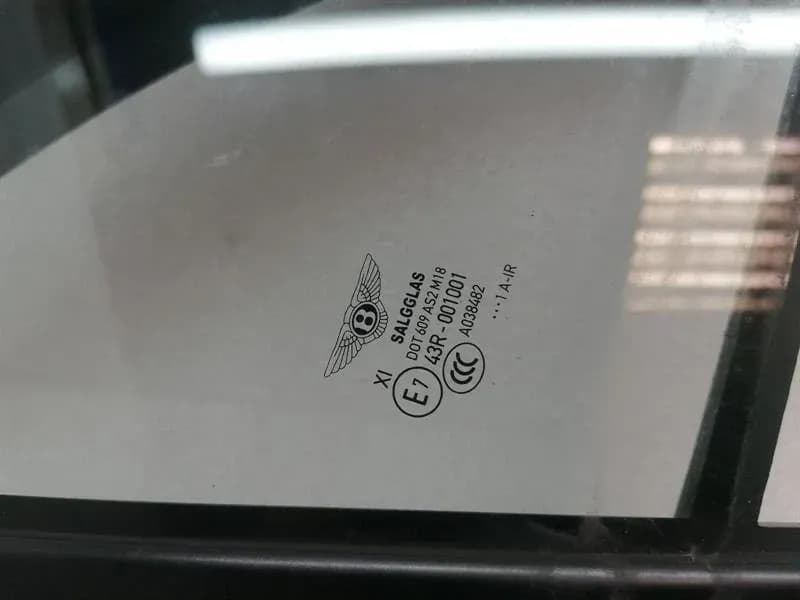 BENTLEY BENTLEY BENTAYGA 36A MK2 Right Front 1_4 Glass 36A845114G