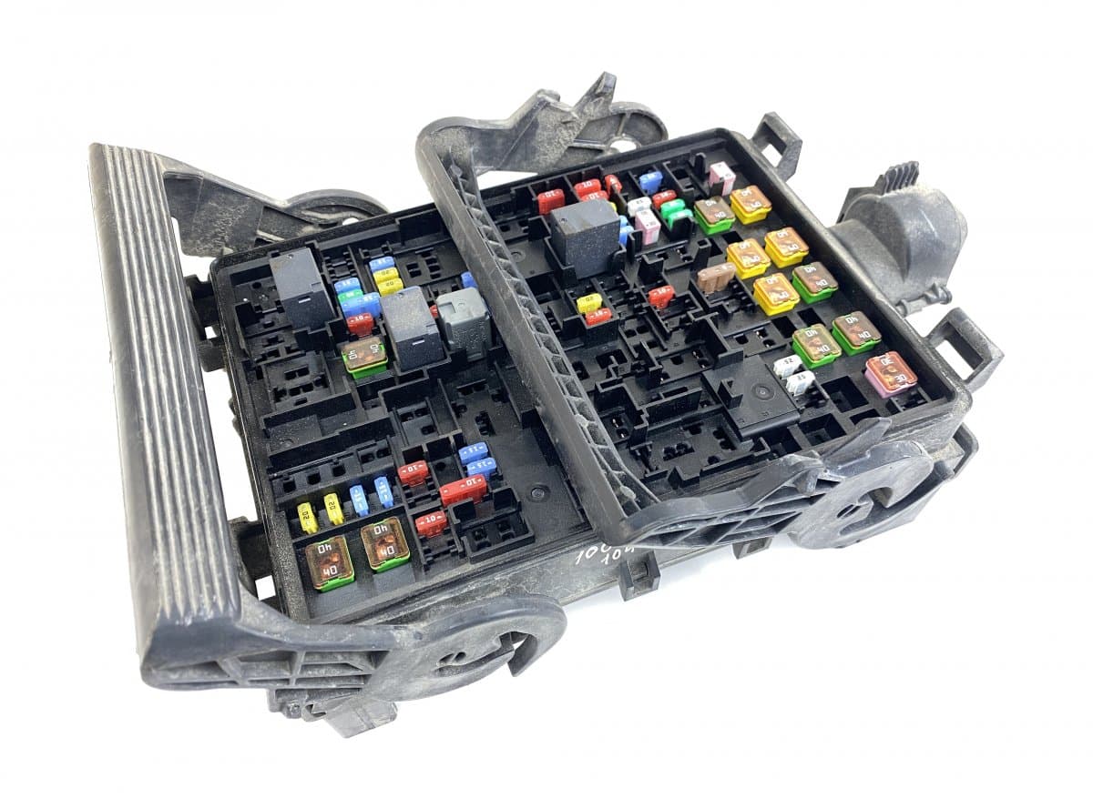 CADILLAC 84114437 Fuse box CADILLAC ESCALADE (2014-)