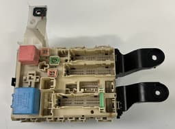 TOYOTA 8273005160B Fuse box TOYOTA AVENSIS (T270) (2009-2018) — thumbnail 1