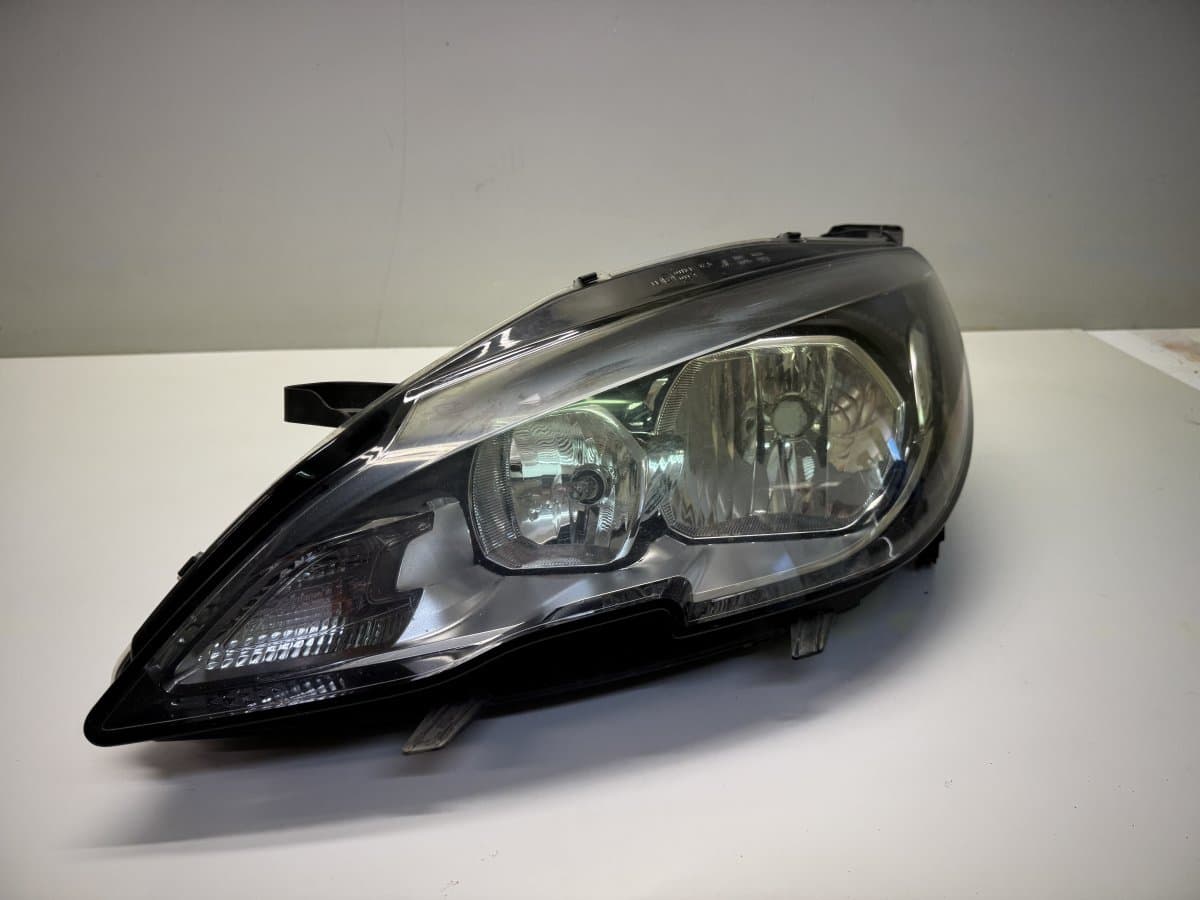 PEUGEOT 9677523080 Headlight left PEUGEOT 308 II (T9) (2013-2021)