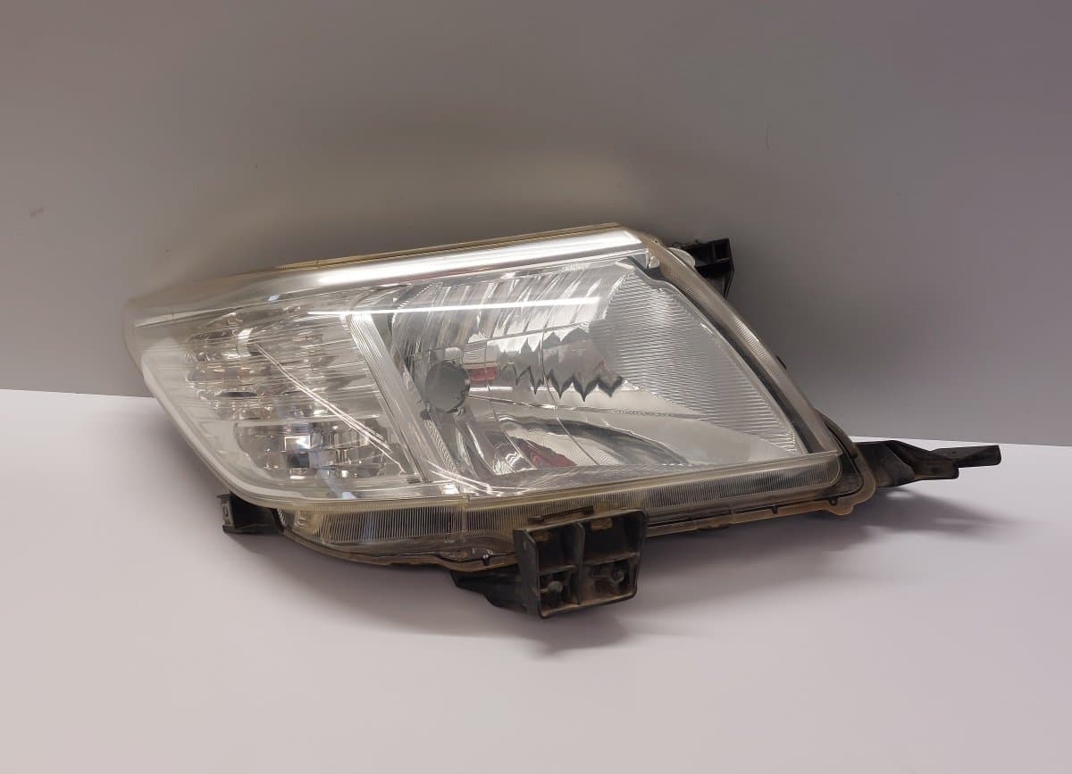 TOYOTA TNVS06749 Headlight right TOYOTA HILUX VII (AN10, AN20, AN30) (2005-2015)