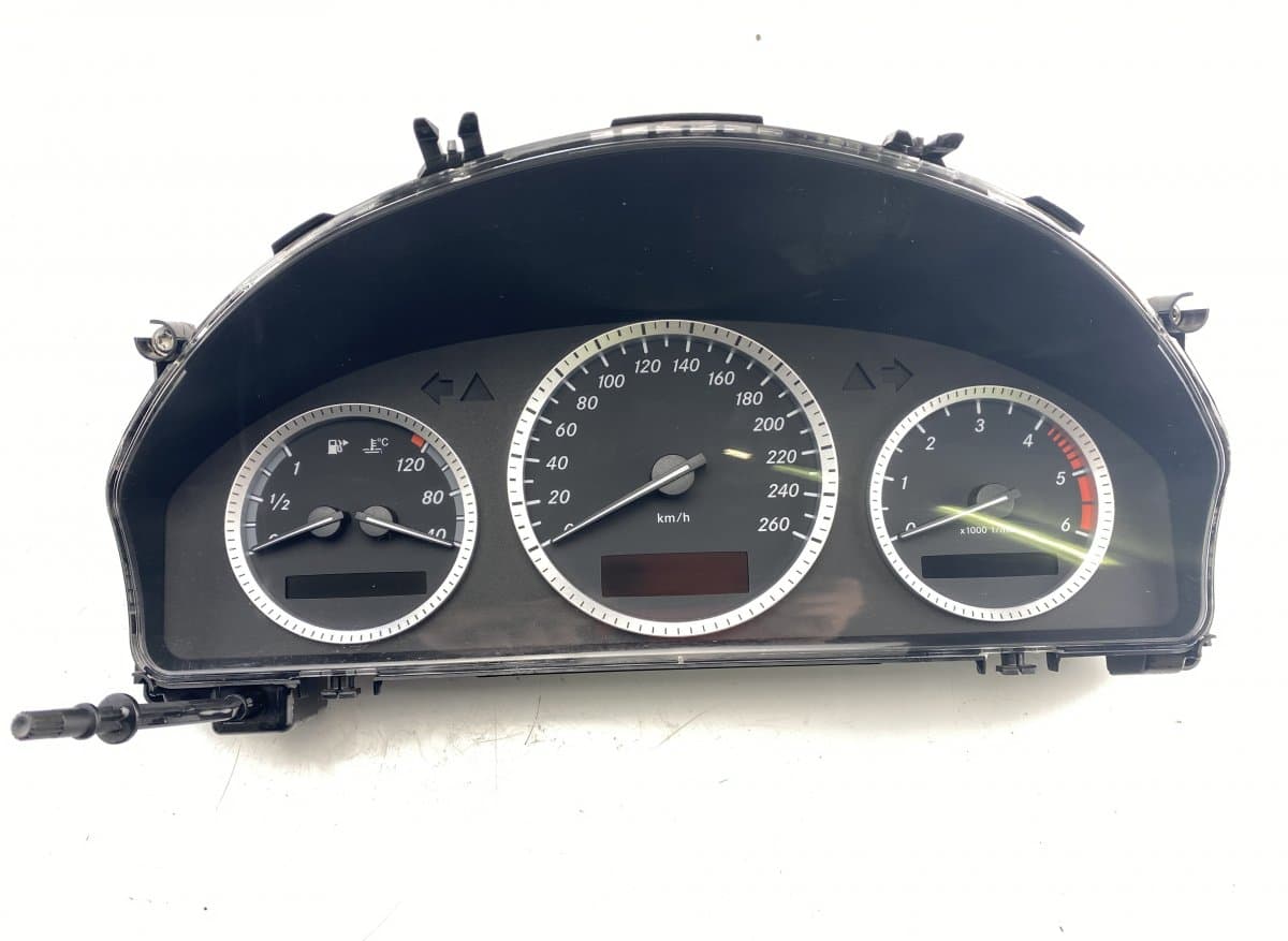 MERCEDES-BENZ A2049004000 Instrument Cluster MERCEDES-BENZ C-CLASS (W204) (2007-2013)