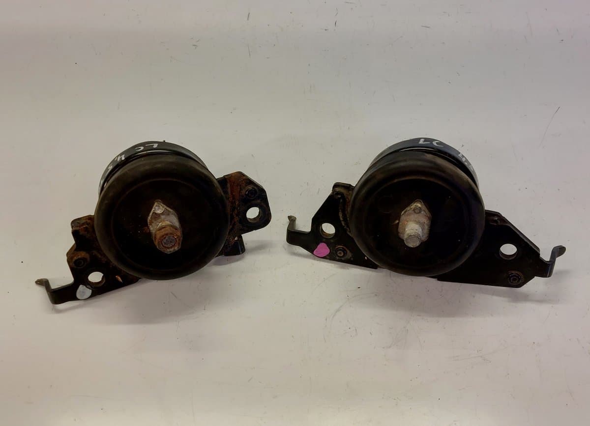 100831 P00220 P00147 Engine Mount right TOYOTA LAND CRUISER 200 (2007-2021)