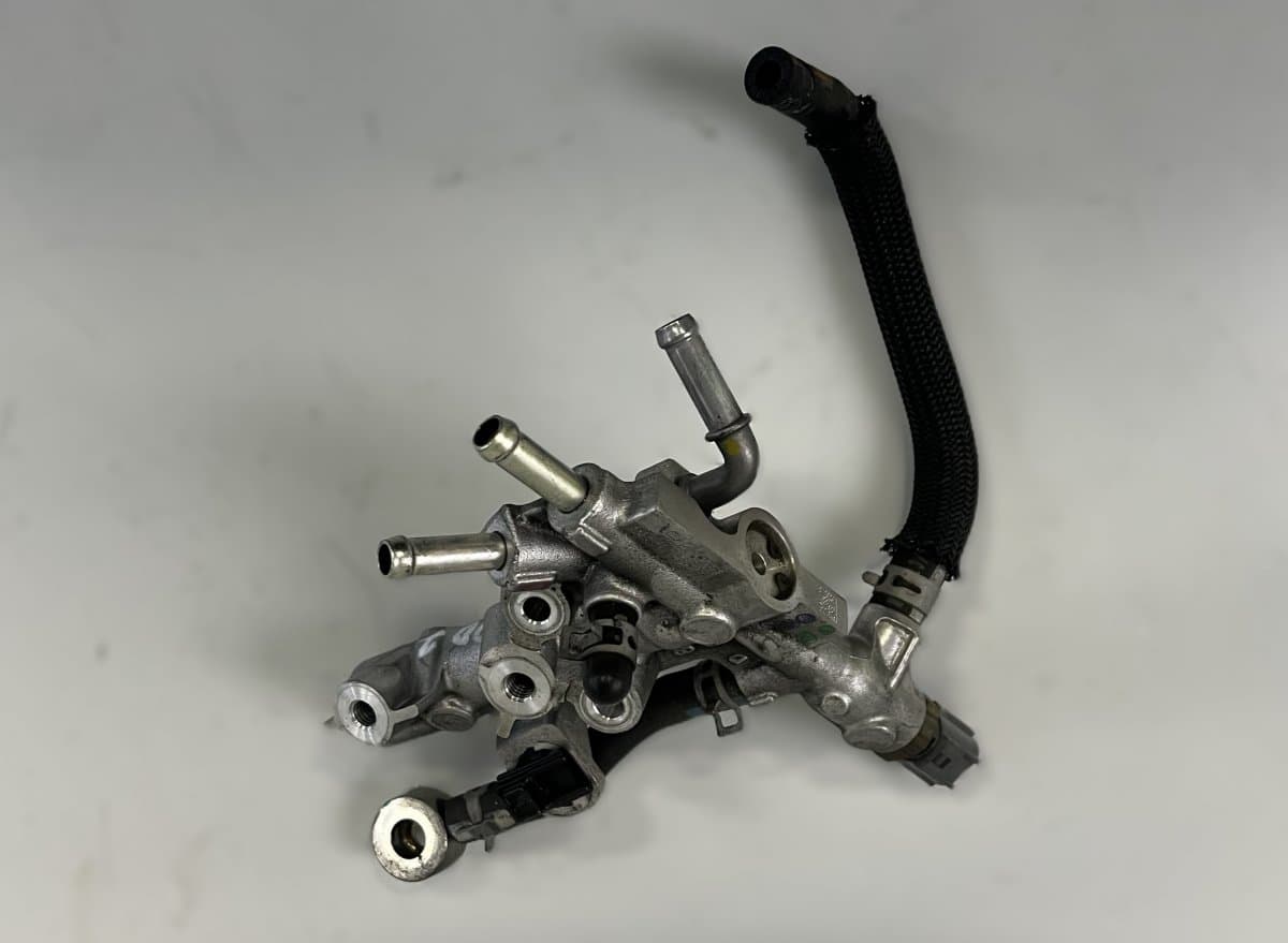 MAZDA SH011327X Fuel Distributor / fuel rail MAZDA 3 III (BM) (2013-2018)