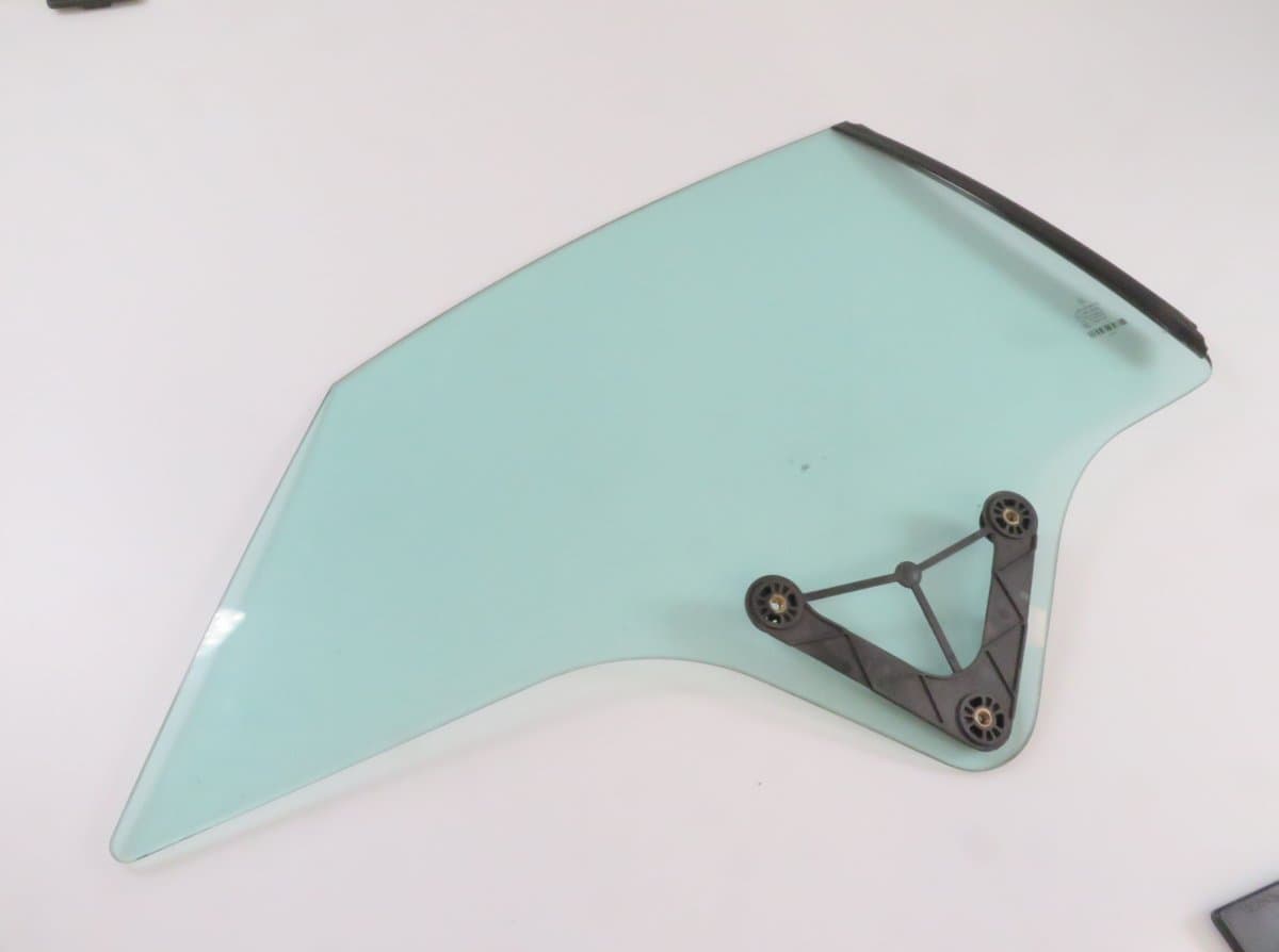MERCEDES-BENZ A2076700210 Chassis Side Window glass Rear Right MERCEDES-BENZ E-CLASS Coupe (C207) (2009-2016)