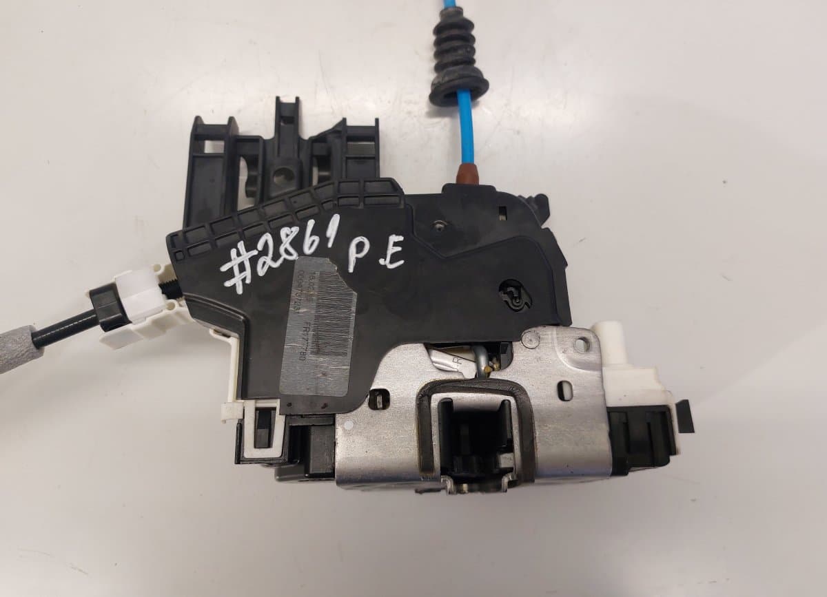 MERCEDES-BENZ A1667200435 Door Lock Front Right MERCEDES-BENZ GLA I (X156) (2013-2020)