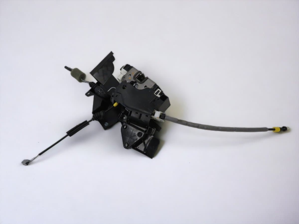 MERCEDES-BENZ A2047203635 A0997200635 Door Lock Front Right MERCEDES-BENZ C-CLASS (W204) (2007-2013)