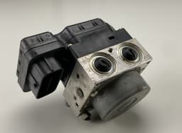 TOYOTA 4451012400 89541-12210 8954112210 135110-23020 13511023020 44510-12400 ABS hydraulic unit / pump TOYOTA AURIS (E15) (2006-2012) — thumbnail 1
