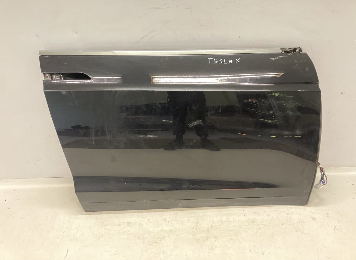 1069536E0C Door Front Right TESLA MODEL X (5YJX) (2013-)