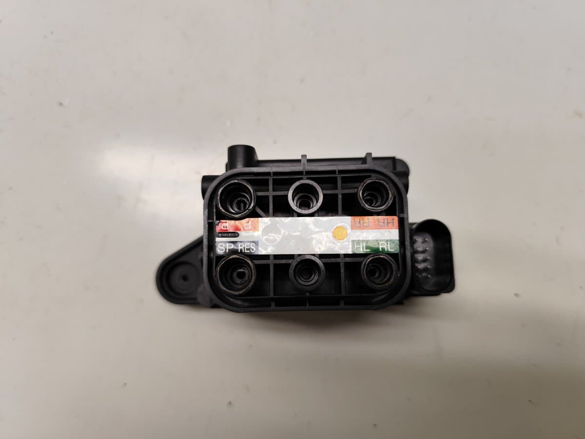 JAGUAR AW933B486AA Air suspension valve block JAGUAR XJ (X351) (2009-2019)