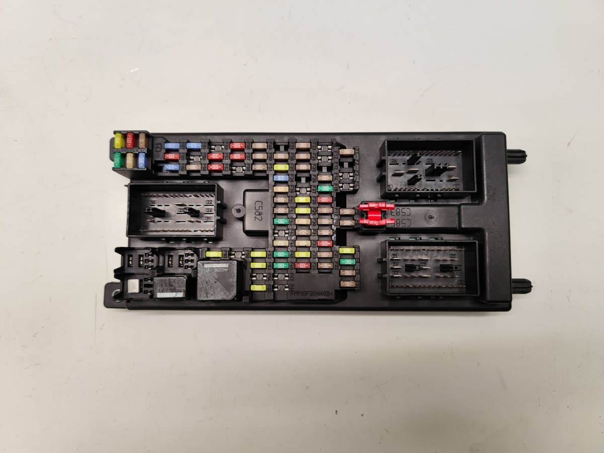 JAGUAR AW9314F041AE Fuse box JAGUAR XJ (X351) (2009-2019)