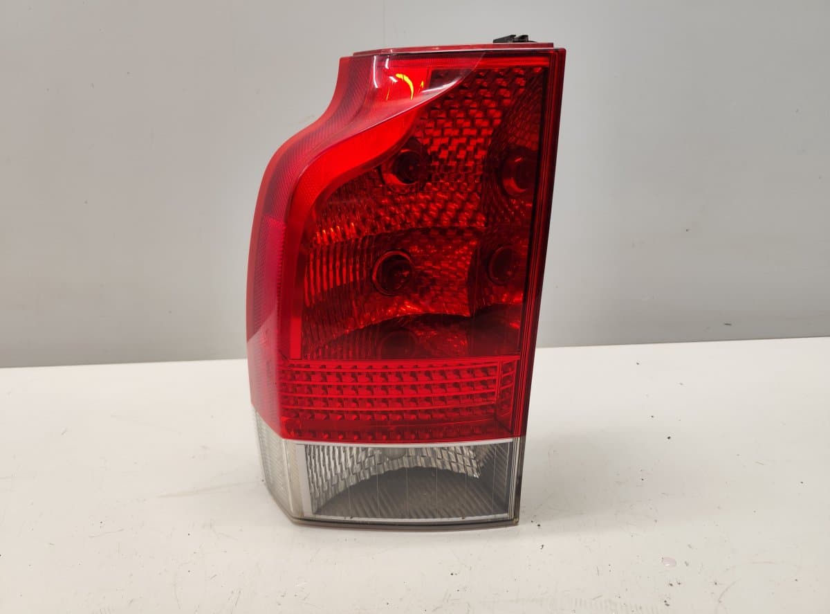 9474848 Tail light left VOLVO V70 II / XC70 I (P80) (2000-2007)