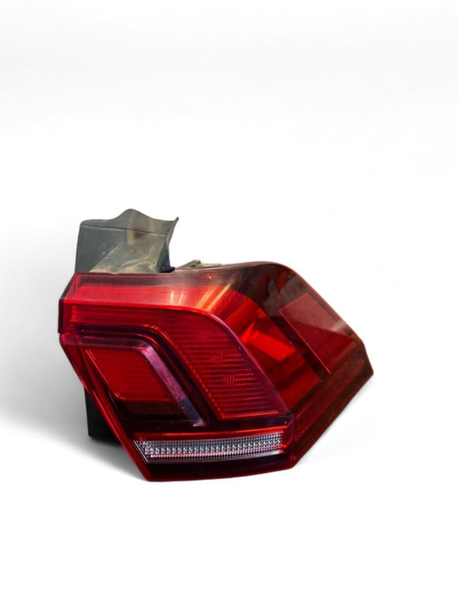 VW 5NA945096C 5NA945096E Tail light, right VW TIGUAN II (AD, BW) (2016-2024)